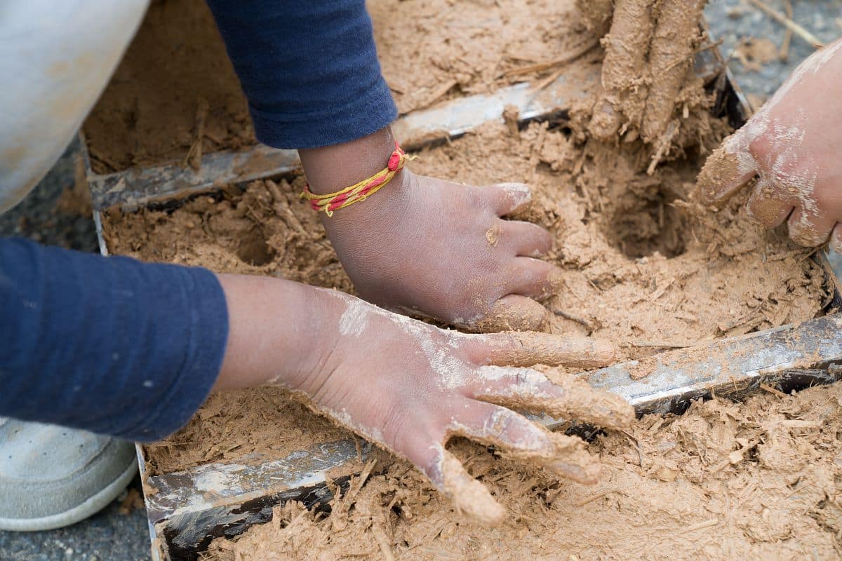 Activité de construction de briques