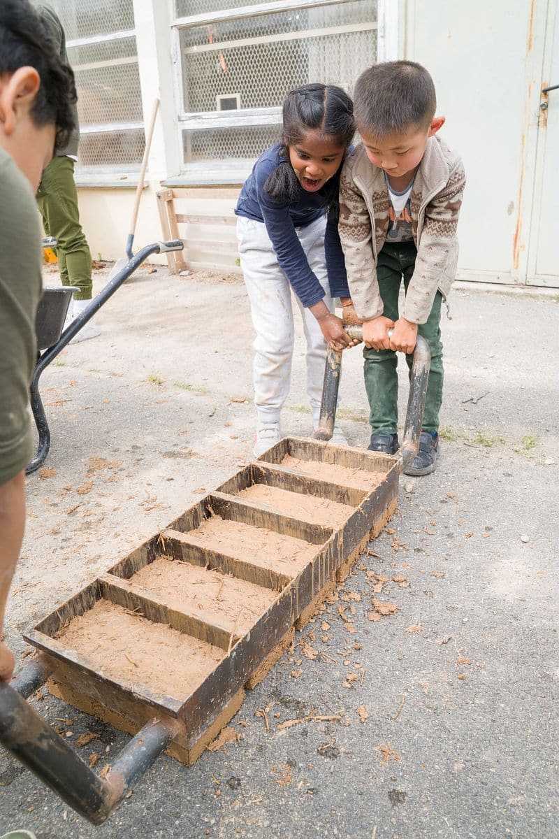 Activité de construction de briques
